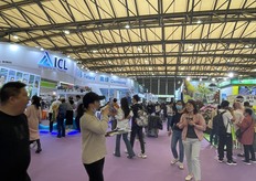 On-site visitor flow through the aisles.